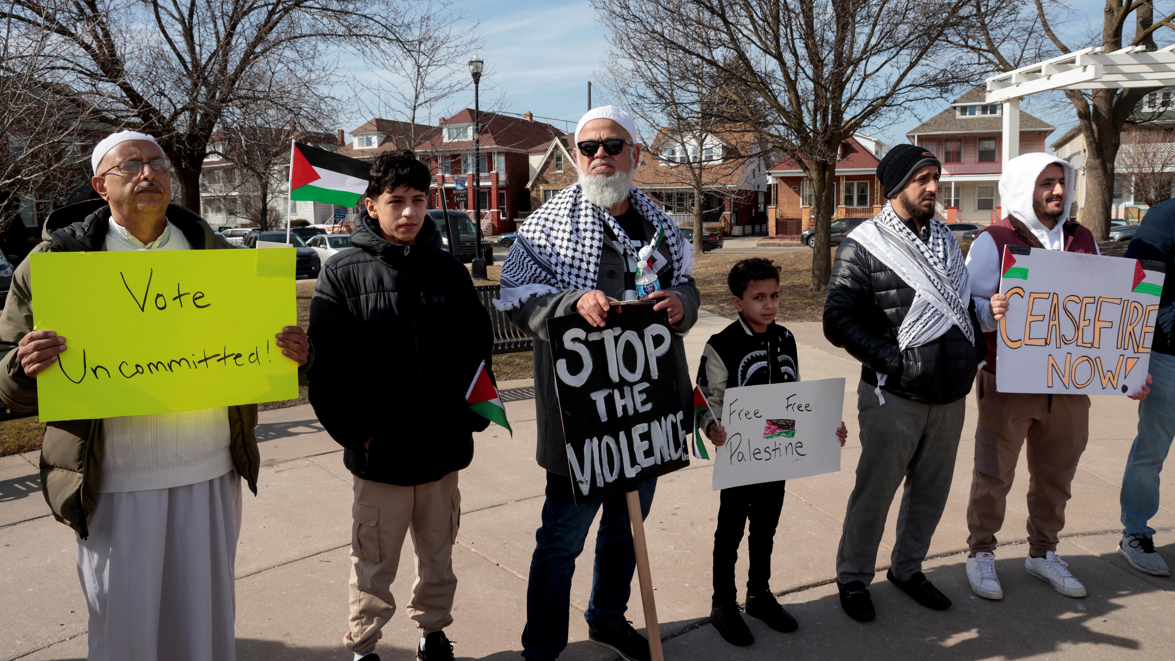 "Uncommitted"-Unterstützer protestieren in Michigan.