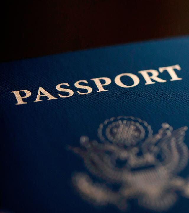 US-amerikanischer Reisepass mit der Aufschrift "Passport"