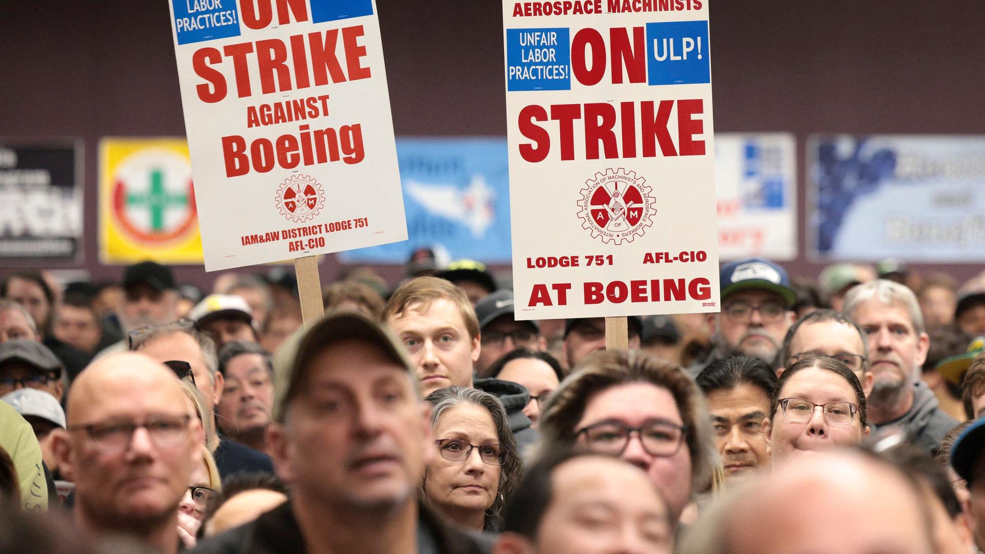 Mitglieder der Gewerkschaft IAM bestreiken den US-Flugzeugbauer Boeing