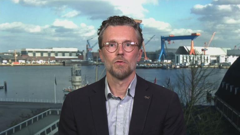 Johannes Peters, Experte für maritime Sicherheit von der Uni Kiel