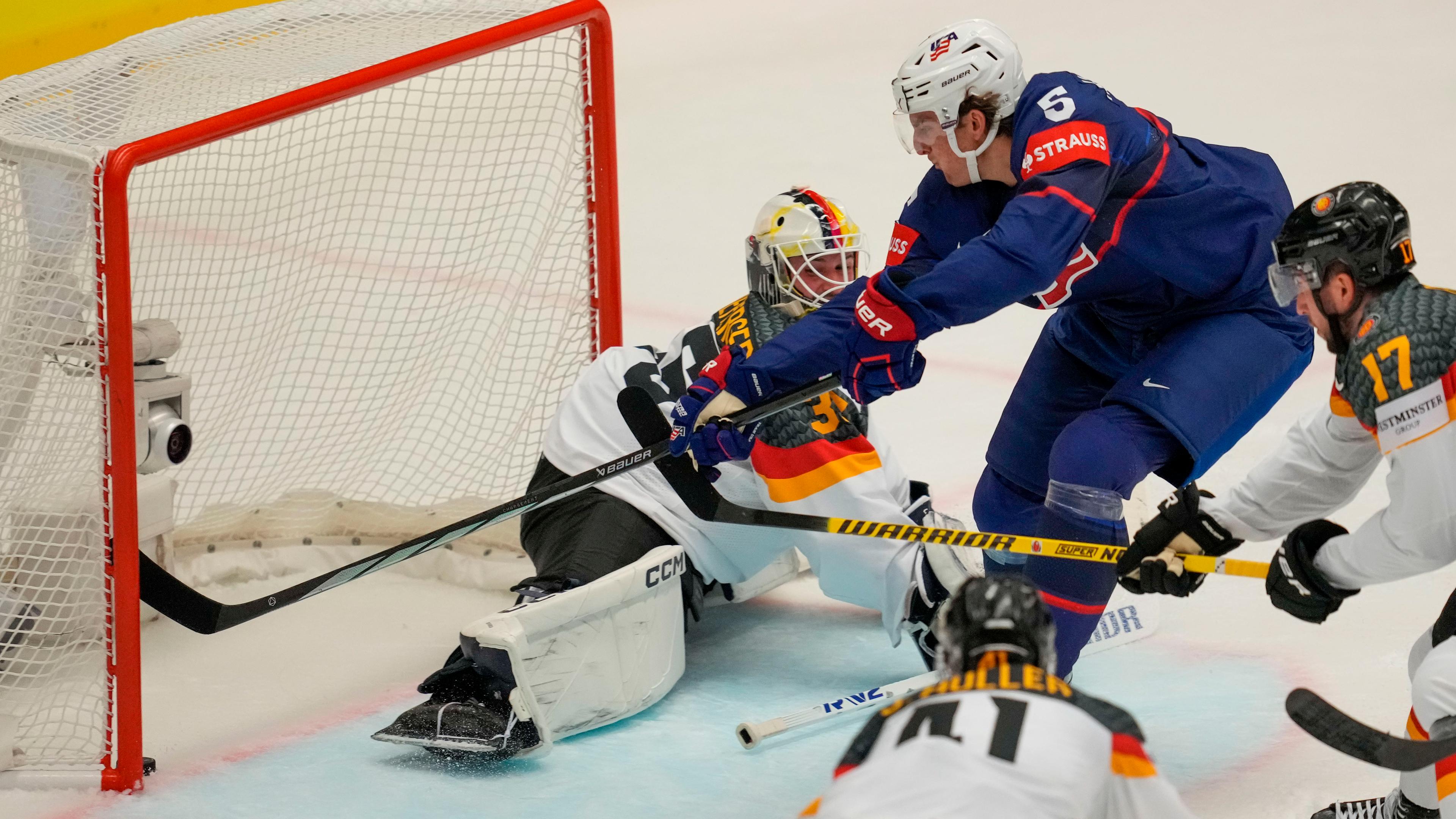 Michael Kesselring aus den USA trifft zum 2:0 gegen Deutschland.