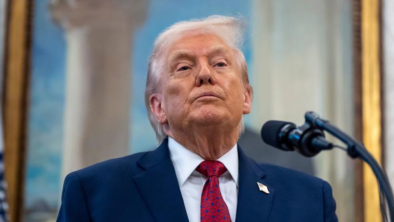 US-Präsident Donald Trump spricht im Weißen Haus.