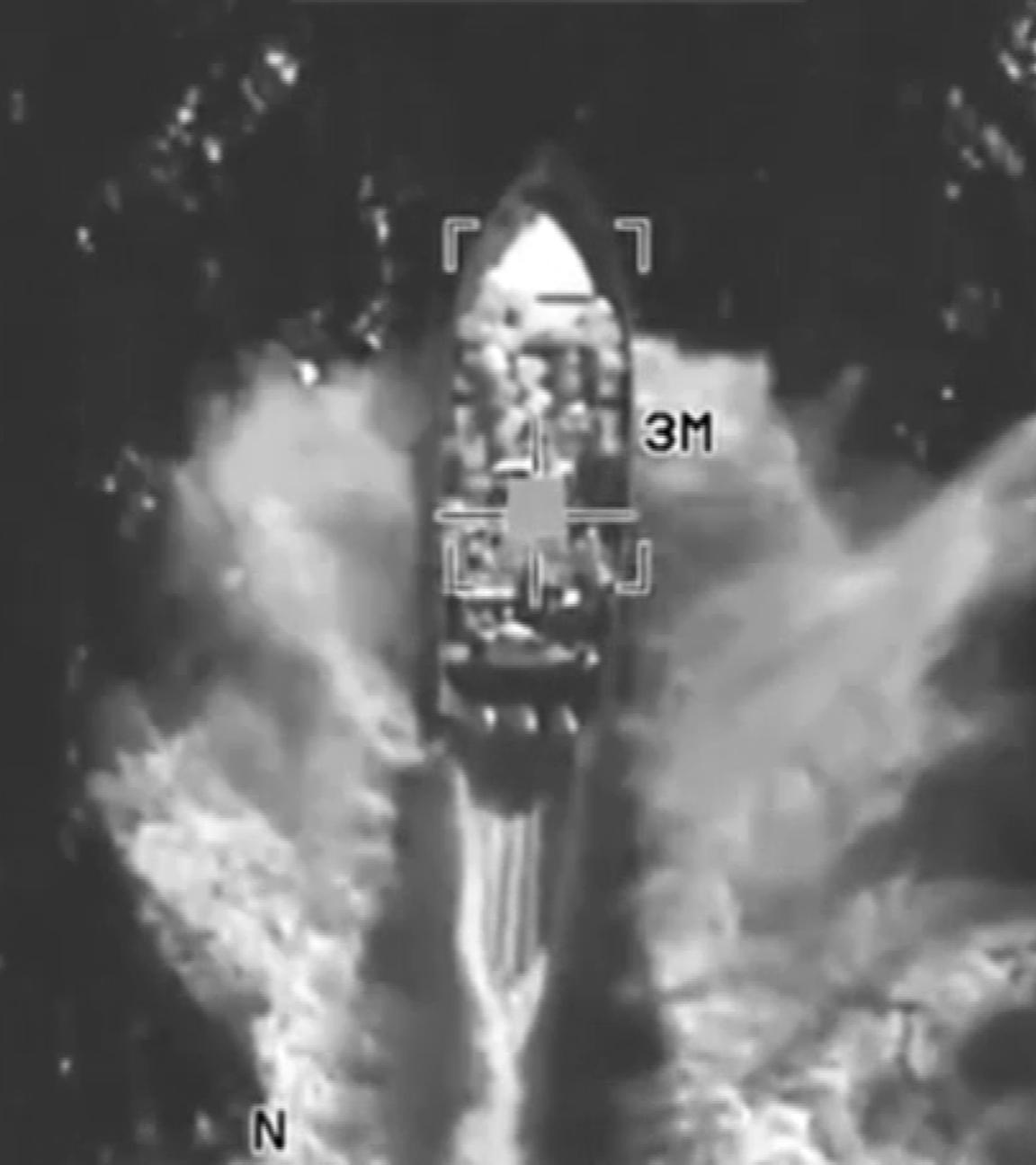 Eine Luftaufnahme von einem Boot.