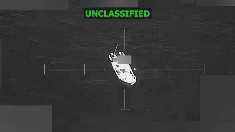 Überwachungsaufnahmen von einem Boot auf dem Pazifik aus der Vogelperspektive