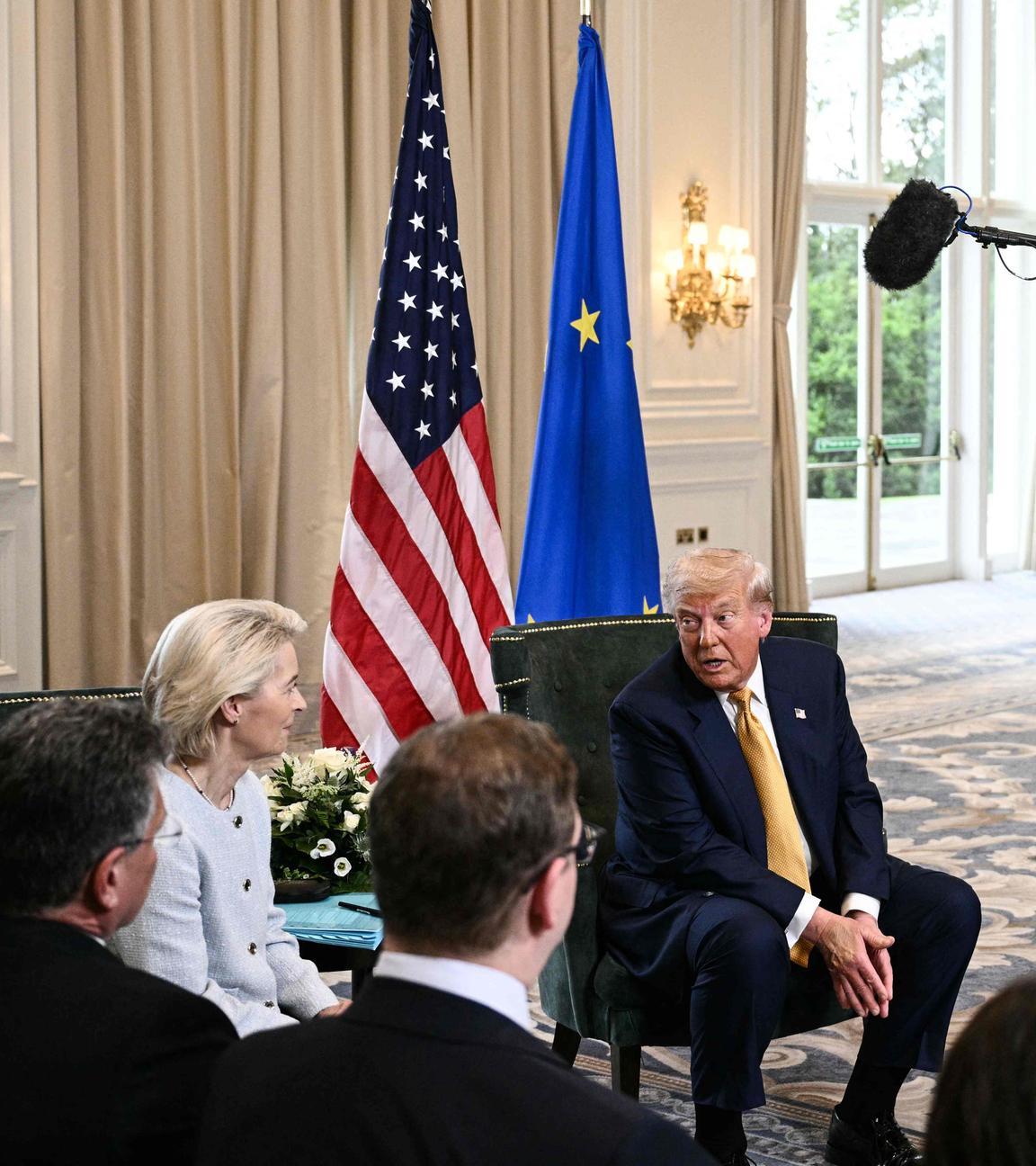 Ursula von der Leyen und Donald Trump bei einer Pressekonferenz