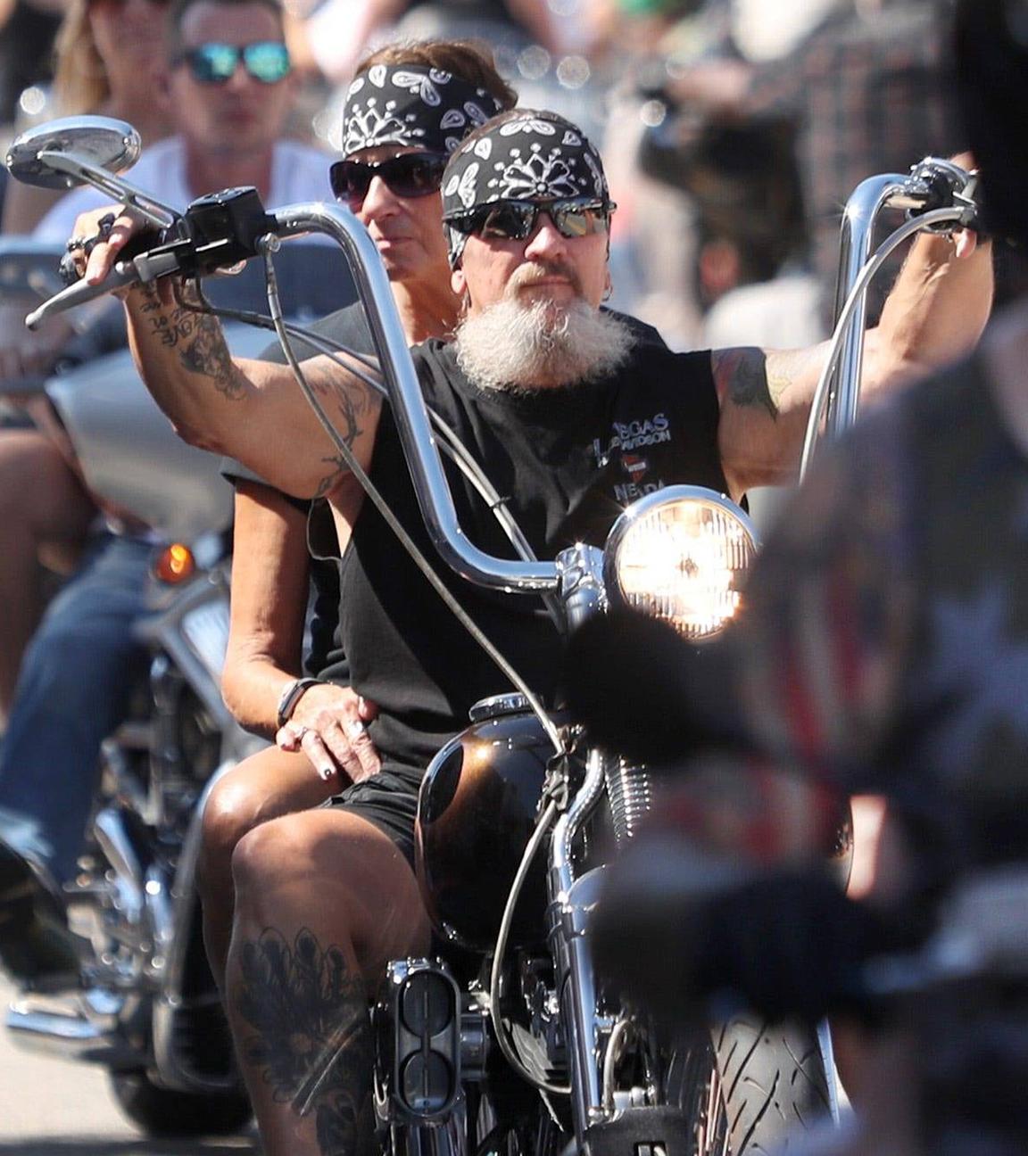 Motorradfahrer auf der Maine Street in Daytona