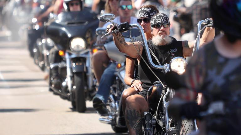 Motorradfahrer auf der Maine Street in Daytona