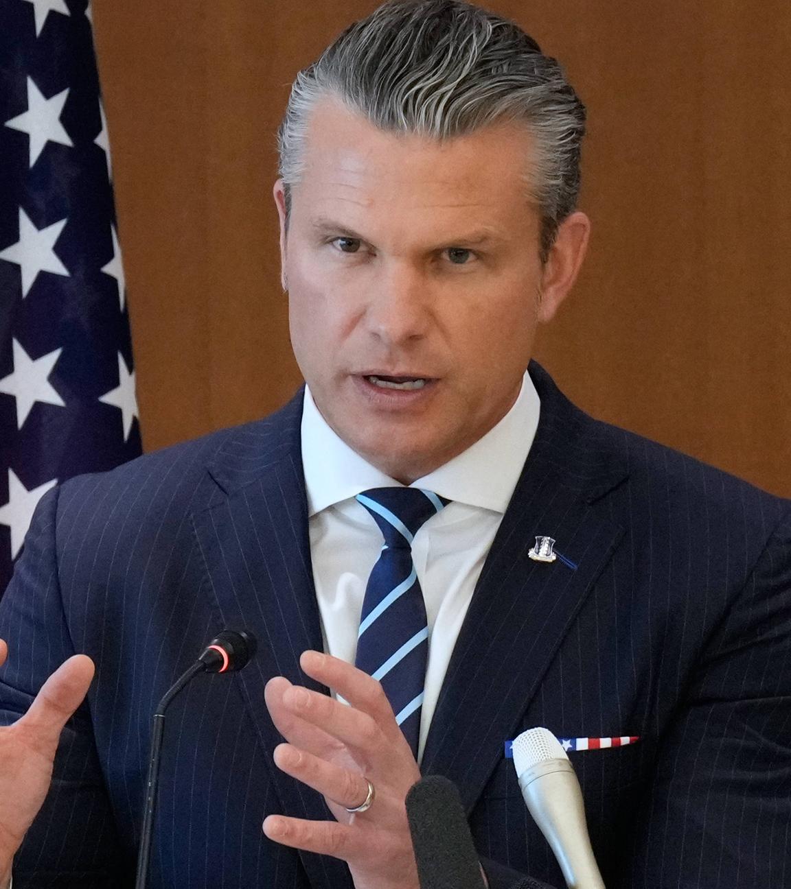 US-Verteidigungsminister Pete Hegseth spricht bei einer gemeinsamen Pressekonferenz mit Japans Verteidigungsminister Shinjiro Koizumi am 29. Oktober.