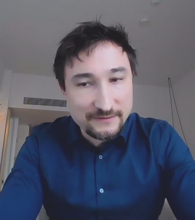 Nahost-Experte Marcus Schneider in einem Zimmer 