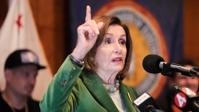 Die kalifornische Abgeordnete Nancy Pelosi (Demokratin) spricht während einer Wahlkampfveranstaltung zu Proposition 50 in San Francisco.