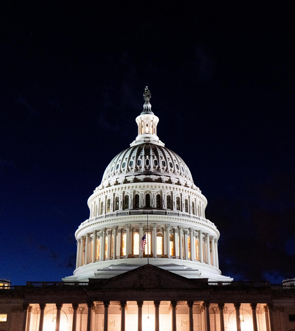 Das Gebäude des Kapitols in der Nacht