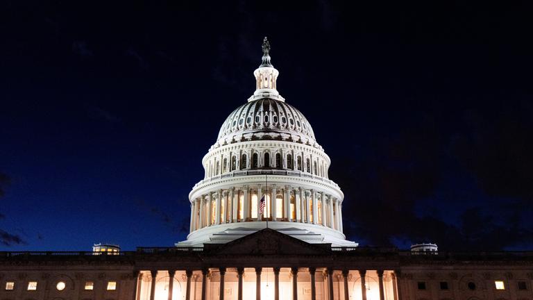 Das Gebäude des Kapitols in der Nacht