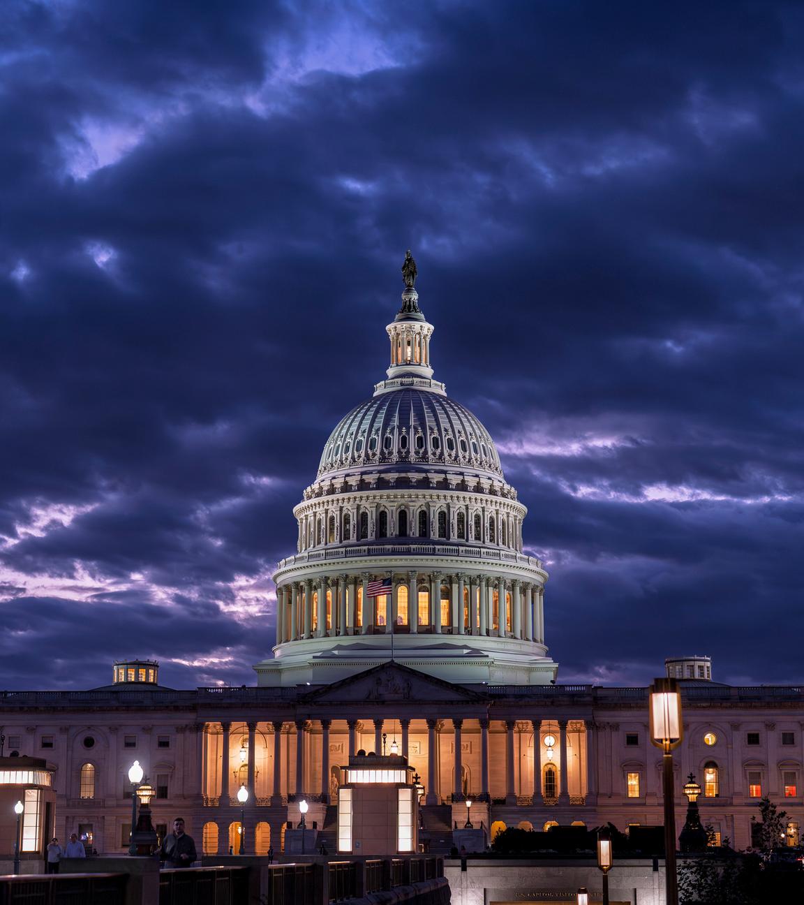 Das Kapitol ist bei Einbruch der Dunkelheit am 22. Tag der Haushaltssperre in den USA zu sehen