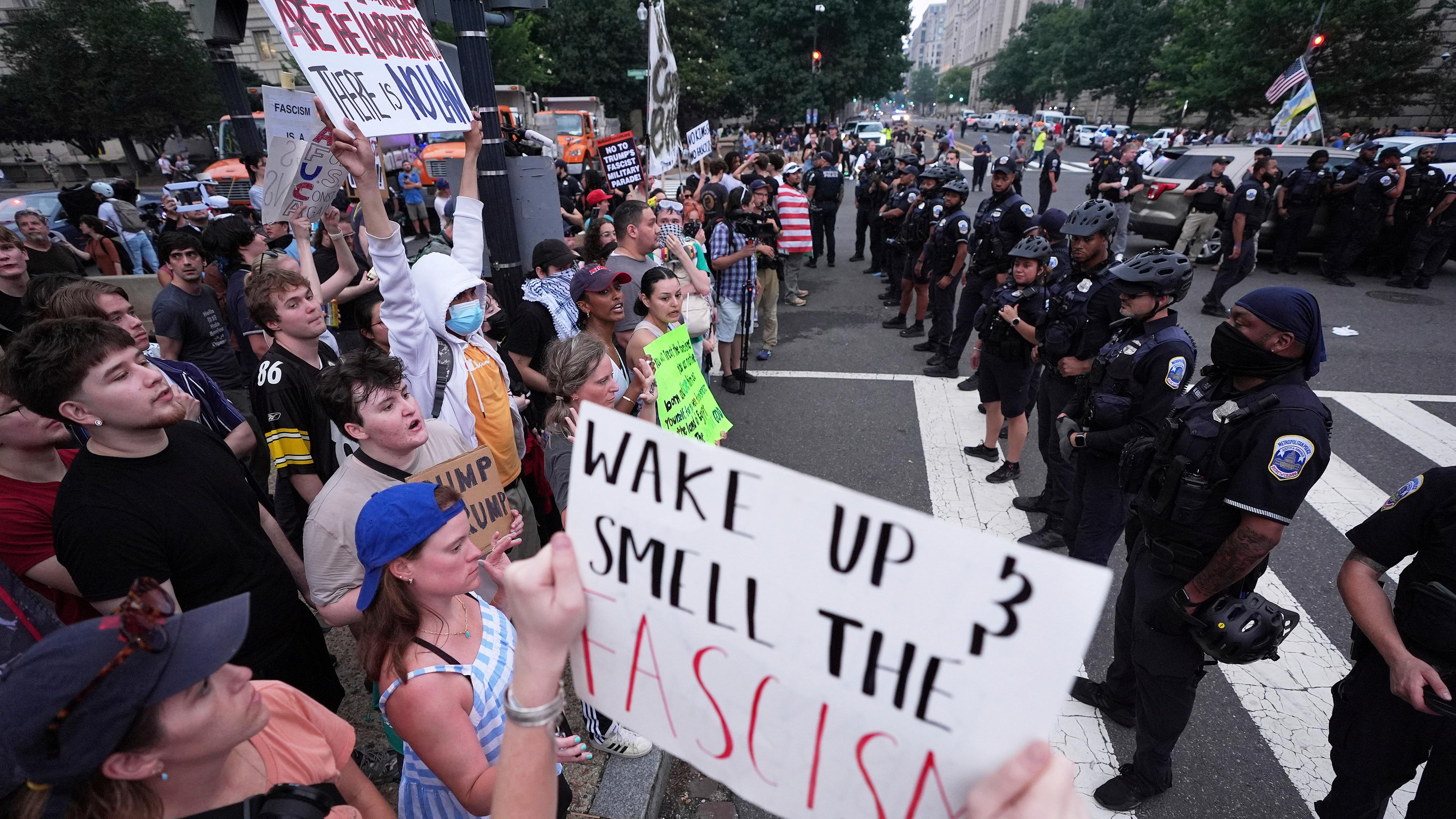 Eine Militärparade anlässlich des 250-jährigen Bestehens des US-Heeres, das mit dem 79. Geburtstag von US-Präsident Trump zusammenfällt. 