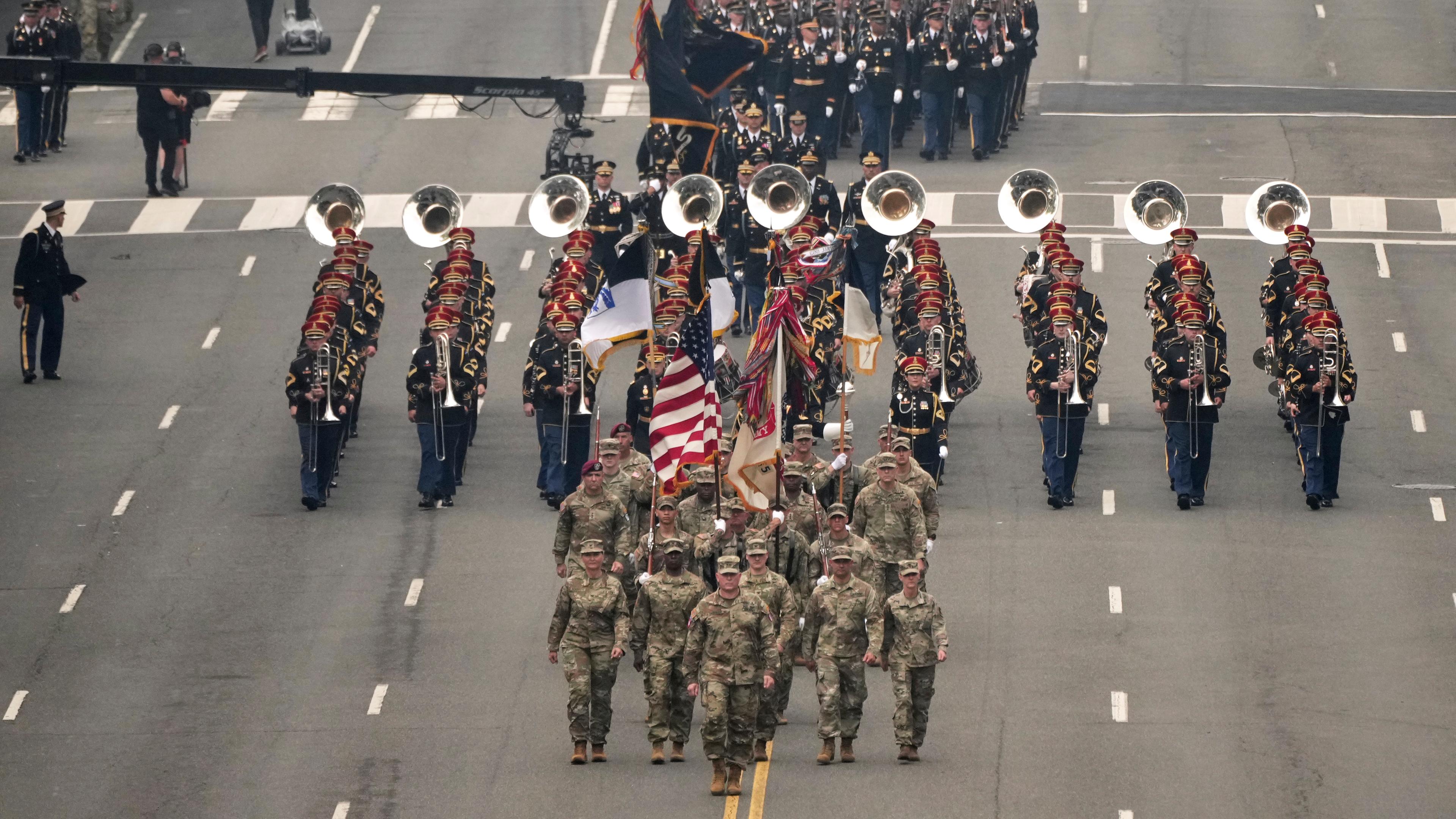 Eine Militärparade anlässlich des 250-jährigen Bestehens des US-Heeres, das mit dem 79. Geburtstag von US-Präsident Trump zusammenfällt. 