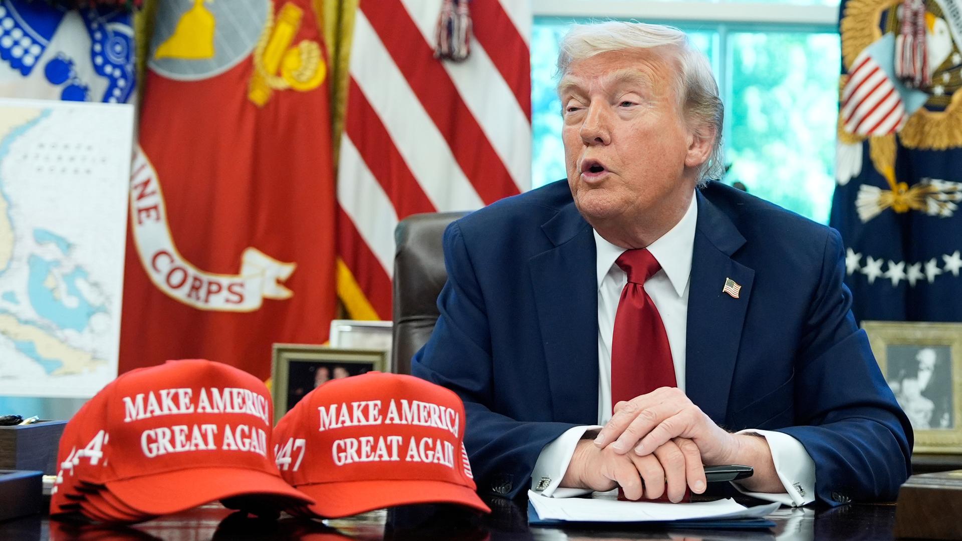 US-Präsident Donald Trump unterschreibt ein Dekret zum Bildungswesen.