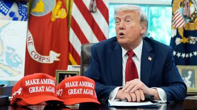 US-Präsident Donald Trump unterschreibt ein Dekret zum Bildungswesen.
