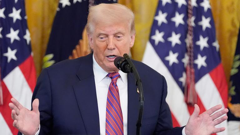 US-Präsident Donald Trump spricht im East Room des Weißen Hauses