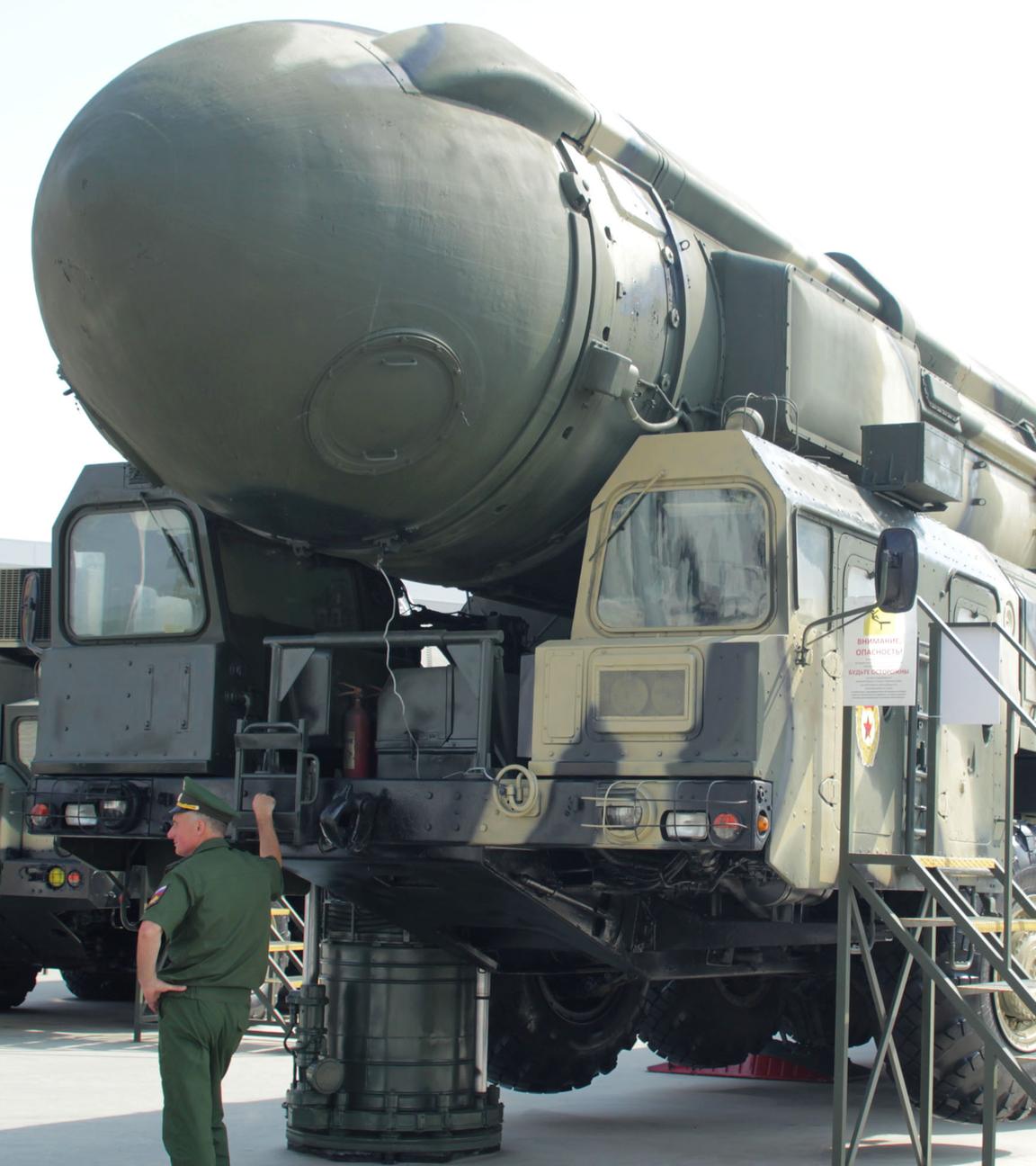 Eine mit Nuklearsprengköpfen bestückbare Interkontinentalrakete vom Typ Topol in Moskau