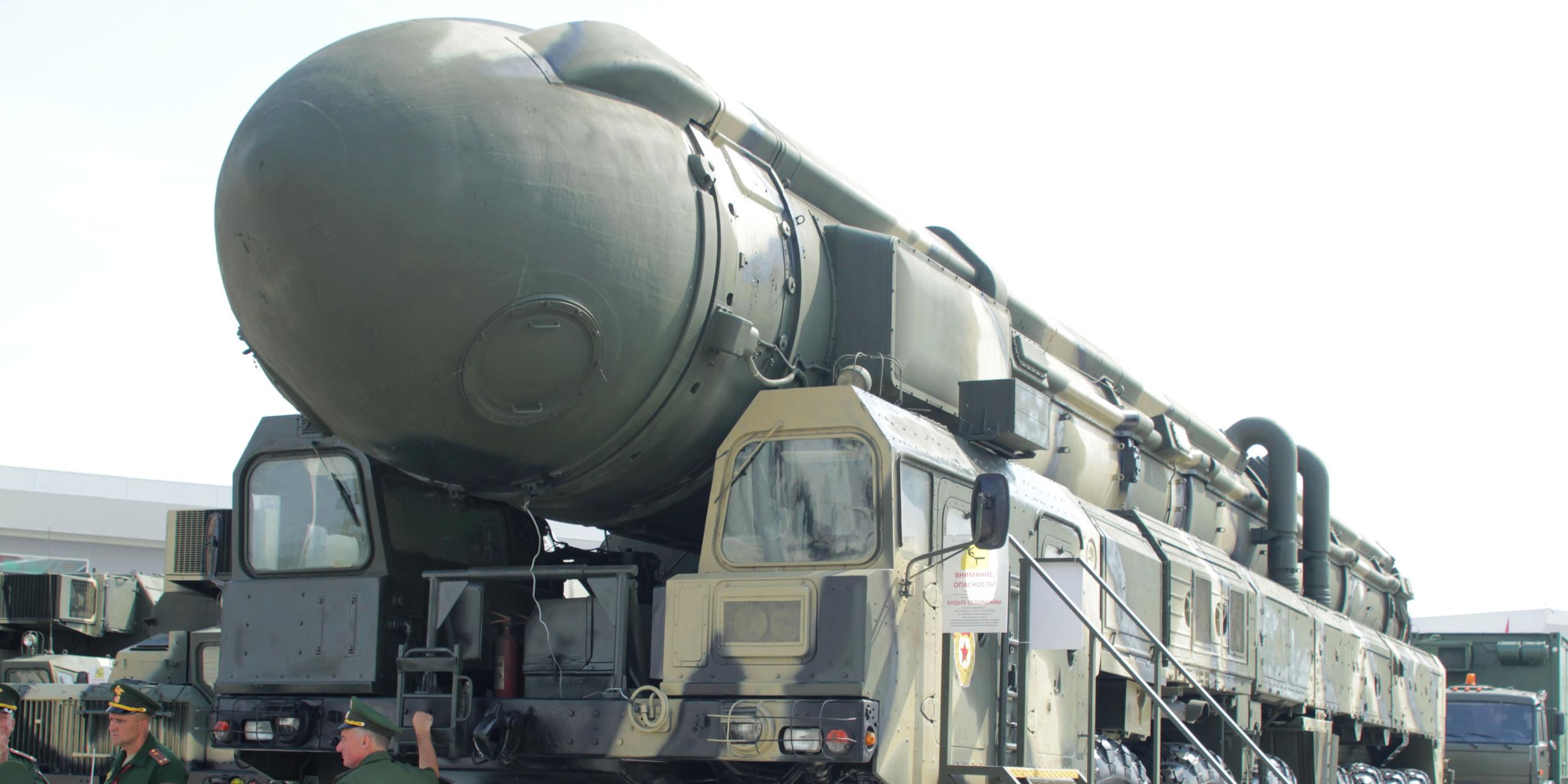 Eine mit Nuklearsprengköpfen bestückbare Interkontinentalrakete vom Typ Topol in Moskau