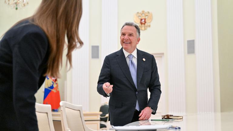 Der US-Sondergesandte des Präsidenten, Steve Witkoff, während eines Treffens mit dem russischen Präsidenten Wladimir Putin im Moskauer Kreml.