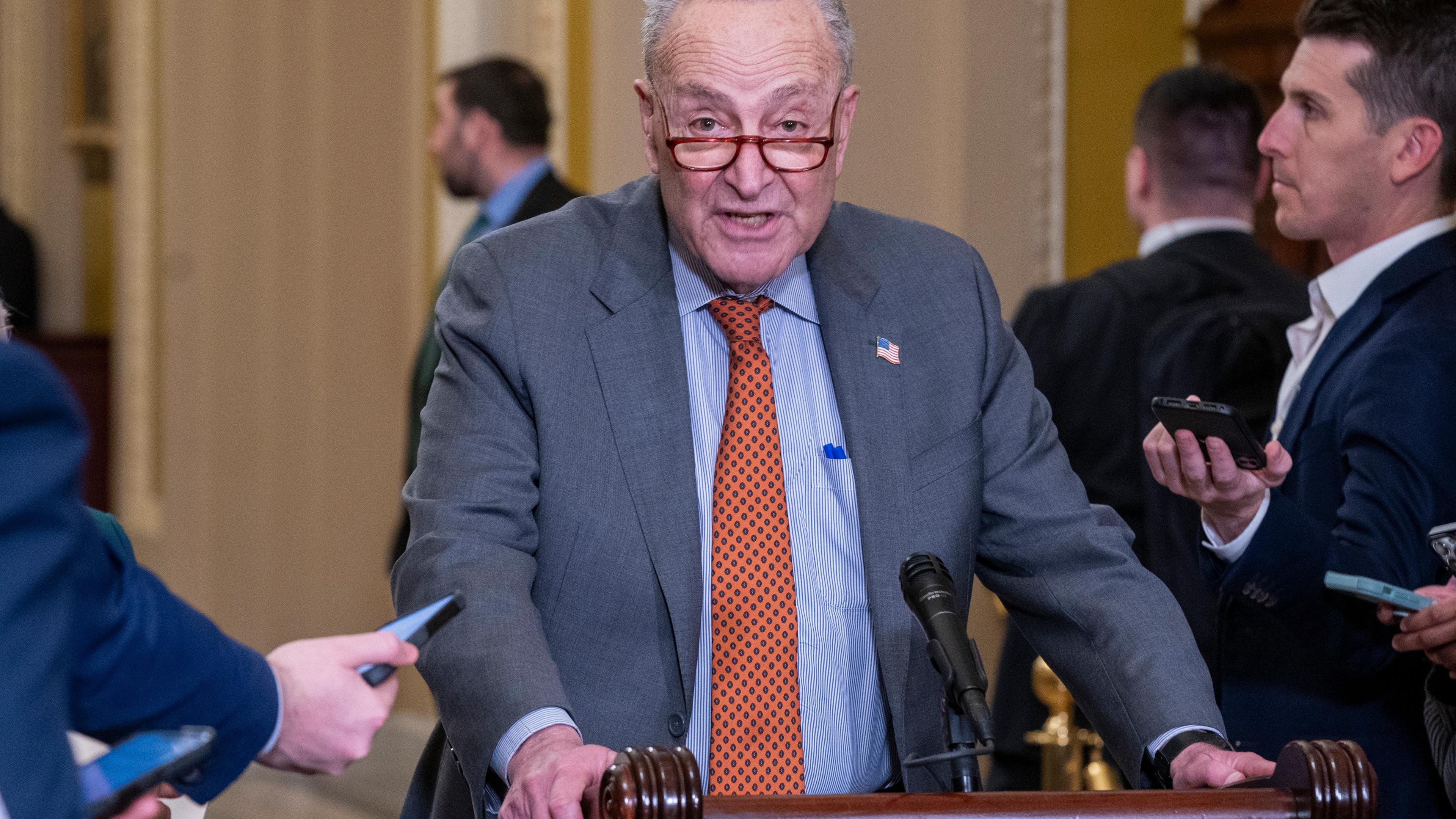 Chuck Schumer am Rednerpult im US-Kapitol