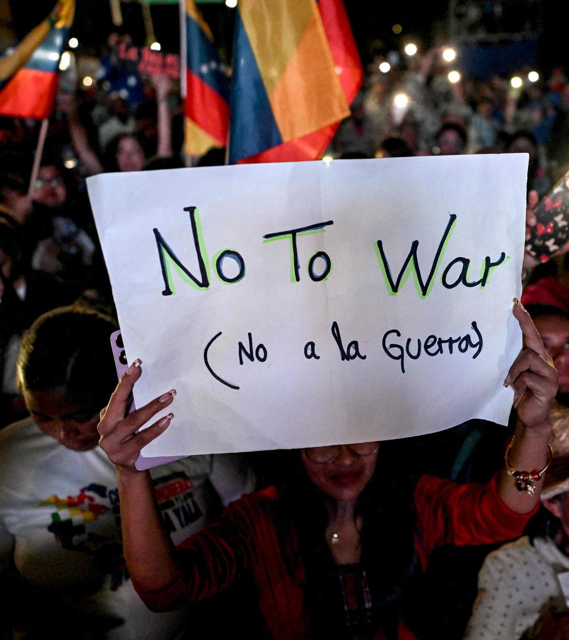 Ein Schild auf einer Demonstration in Venezuela mit der Auschrift "Nein zu Krieg"