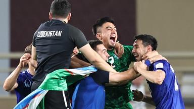 Jubel bei den usbekischen Spielern nach dem 0:0 in der WM-Qualifikation gegen die Vereinigten Arabischen Emirate.