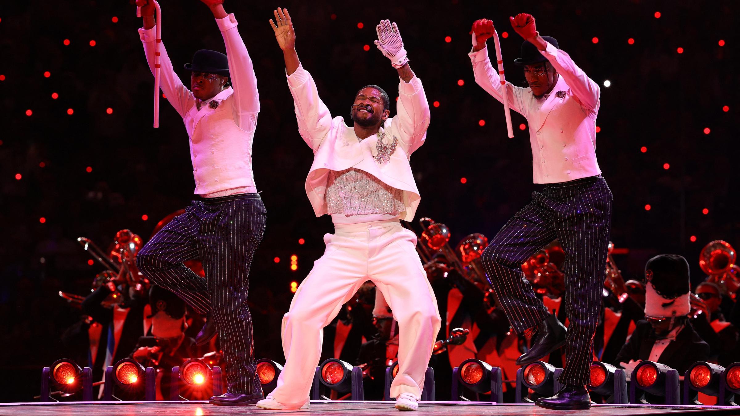 American Football, Super Bowl LVIII San Francisco 49ers - Kansas City Chiefs am 12.2. 2024: Usher bei der Halbzeitshow.