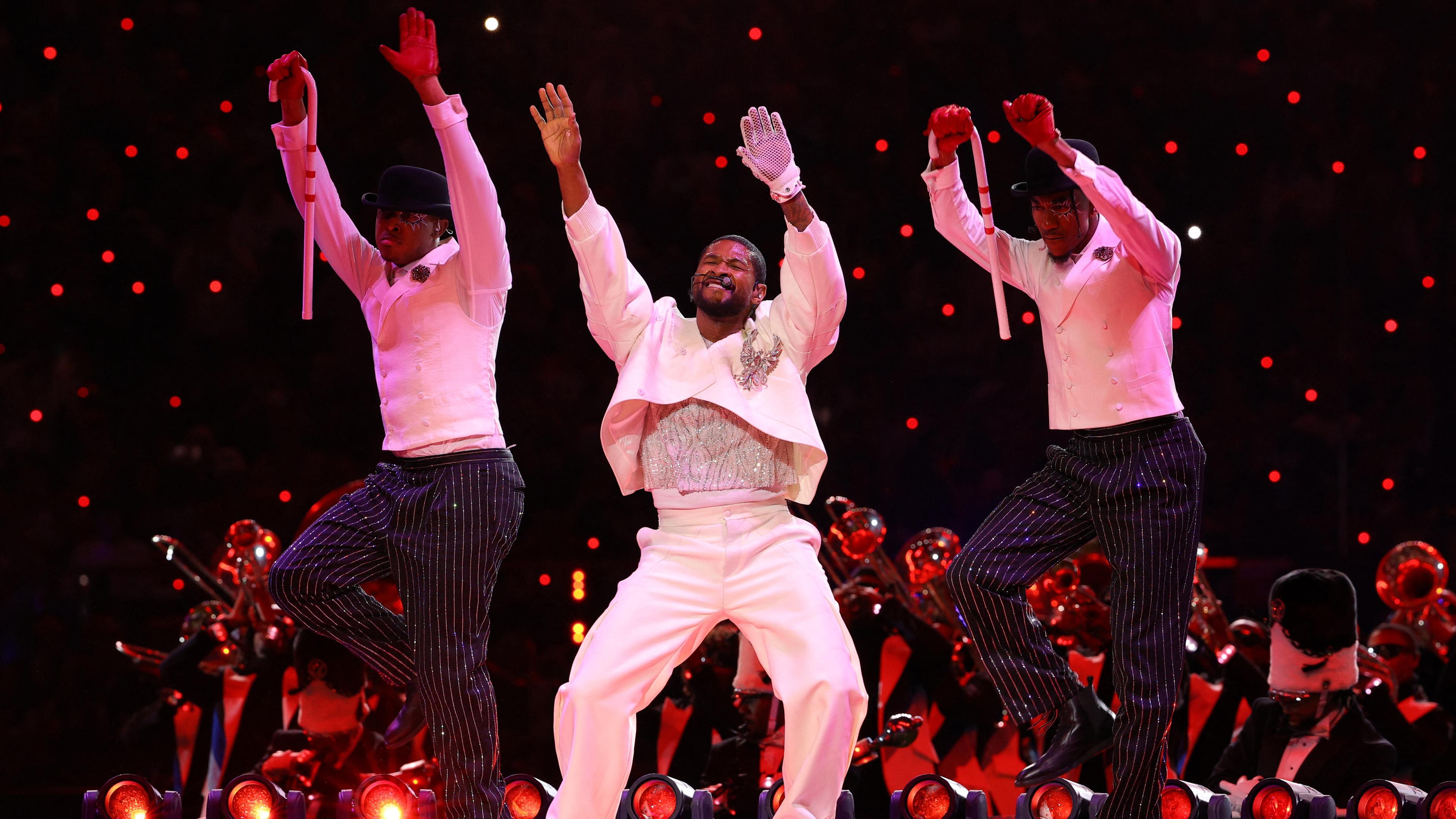 American Football, Super Bowl LVIII San Francisco 49ers - Kansas City Chiefs am 12.2. 2024: Usher bei der Halbzeitshow.