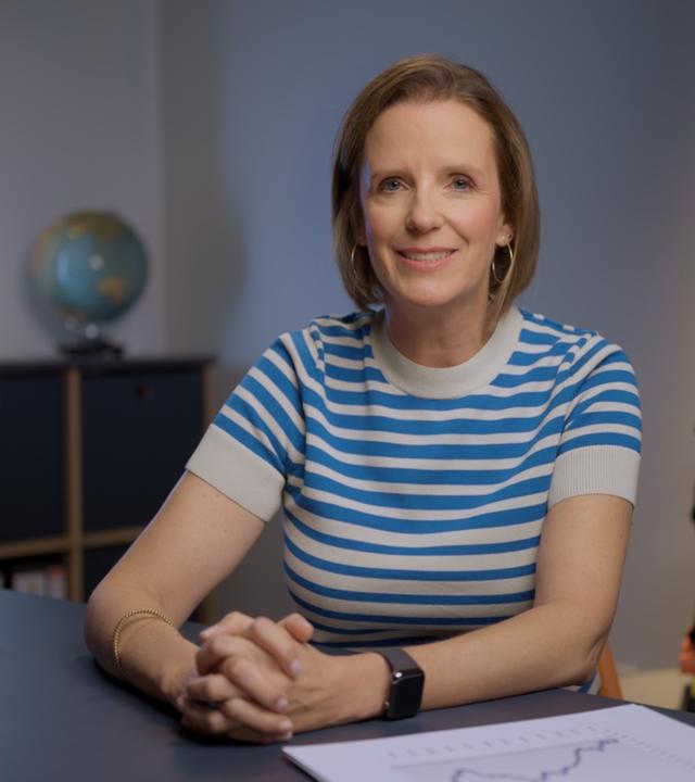 ZDF-Wirtschaftsexpertin Valerie Haller im Studio von "WISO - Wirtschaft erklärt"