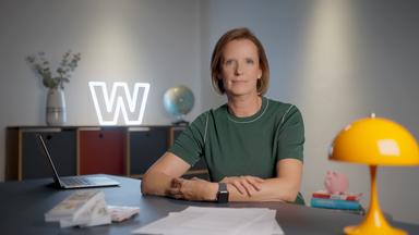 ZDF-Wirtschaftsexpertin Valerie Haller im Studio von "WISO - Wirtschaft erklärt"