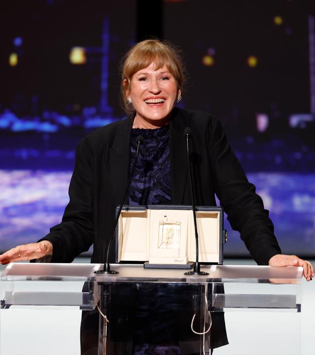 Regisseurin Valeska Grisebach hält eine Rede, nachdem sie während der Abschlusszeremonie der 79. Filmfestspiele von Cannes in Cannes, Frankreich, am 23. Mai 2026 den Preis der Jury für „Das geträumte Abenteuer“ (The Dreamed Adventure) entgegengenommen hat. 