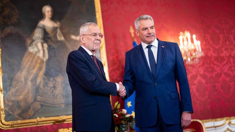 Van der Bellen gibt Nehammer Auftrag zur Regierungsbildung 