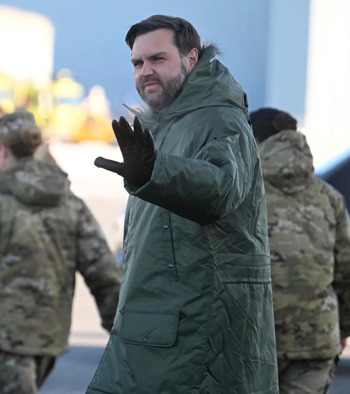 US-Vizepräsident J.D. Vance trifft auf dem Militärstützpunkt Pituffik, Grönland, ein.