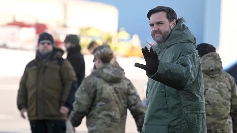 US-Vizepräsident J.D. Vance trifft auf dem Militärstützpunkt Pituffik, Grönland, ein.