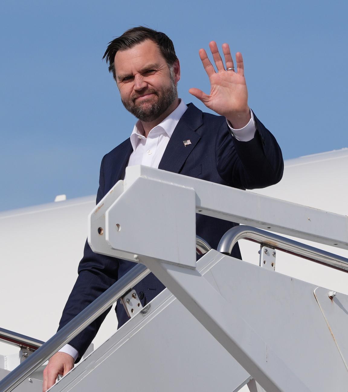 US-Vizepräsident JD Vance kommt mit der Air Force Two auf der Joint Base Andrews an, nachdem Gesprächen über den Iran in Islamabad. 