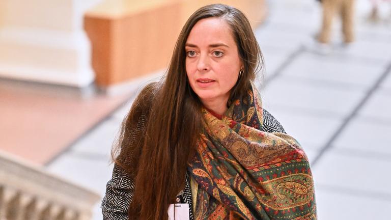 Berlin: Vanessa Emde (Die Linke) kommt im Berliner Abgeordnetenhaus zur Fraktionssitzung ihrer Partei.