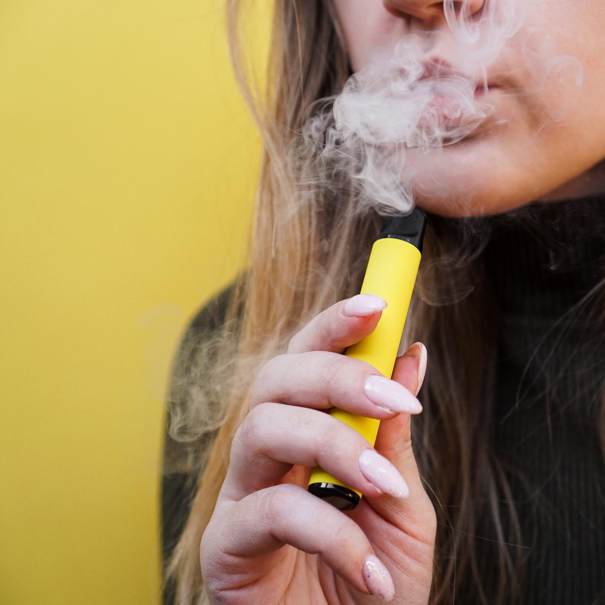 Vapes aus China: Wie gefährlich ist der Jugend-Hype?