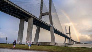 Vasco da Gama Brücke in Tejo