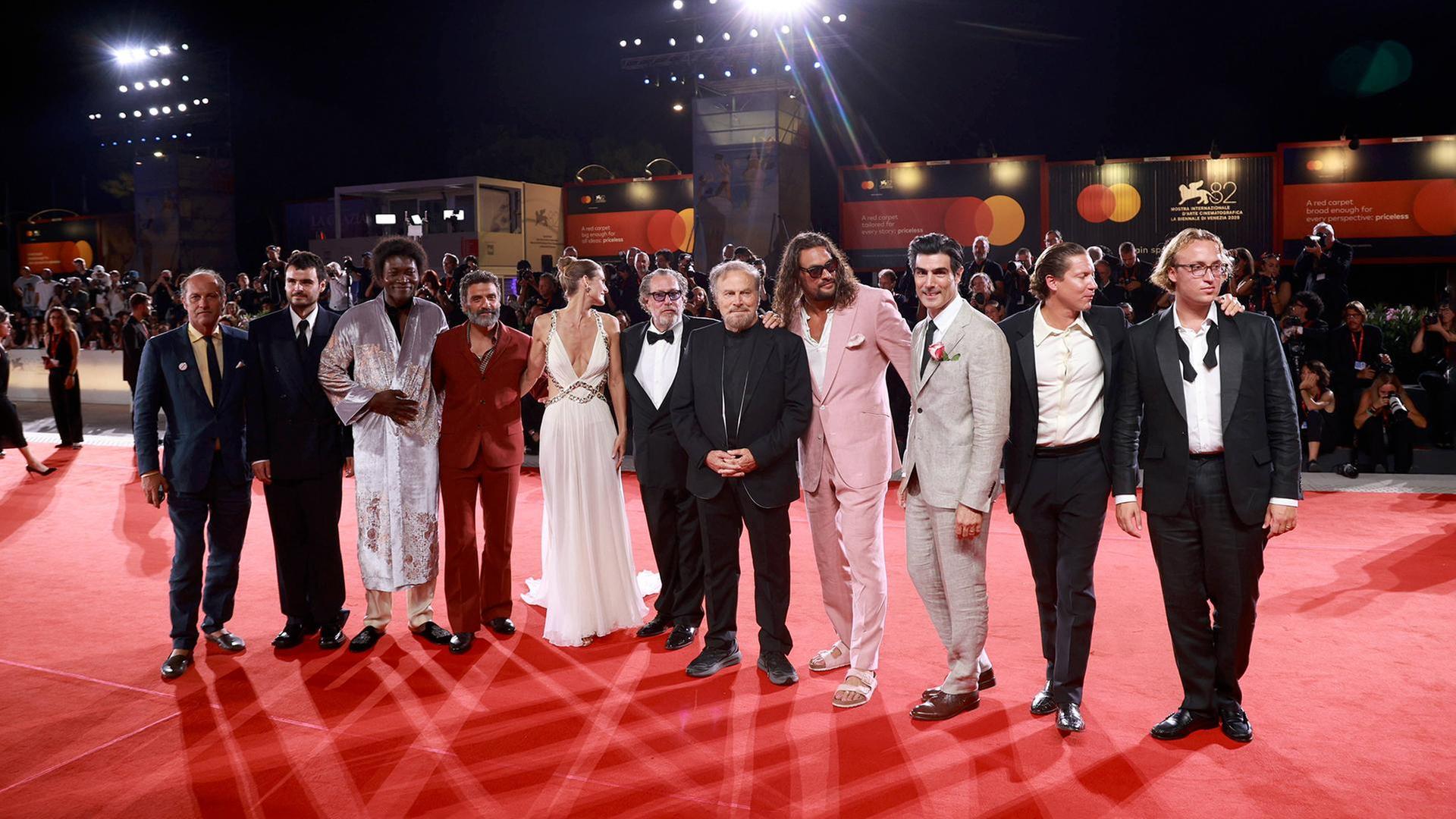 Schauspieler und Crew von "In the Hand of  Dante" bei Premiere auf den Filmfestspielen in Venedig.