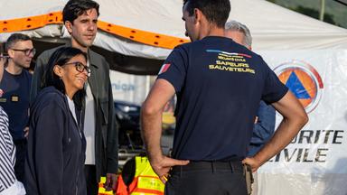 Die Übergangspräsidentin Venezuelas, Delcy Rodríguez, bedankt sich bei den Helfern für ihren Einsatz.