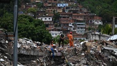 Venezuela, Caraballeda, La Guaira: Rettungskräfte suchen nach Überlebenden