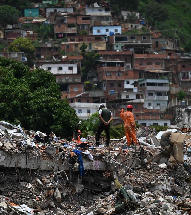 Venezuela, Caraballeda, La Guaira: Rettungskräfte suchen nach Überlebenden