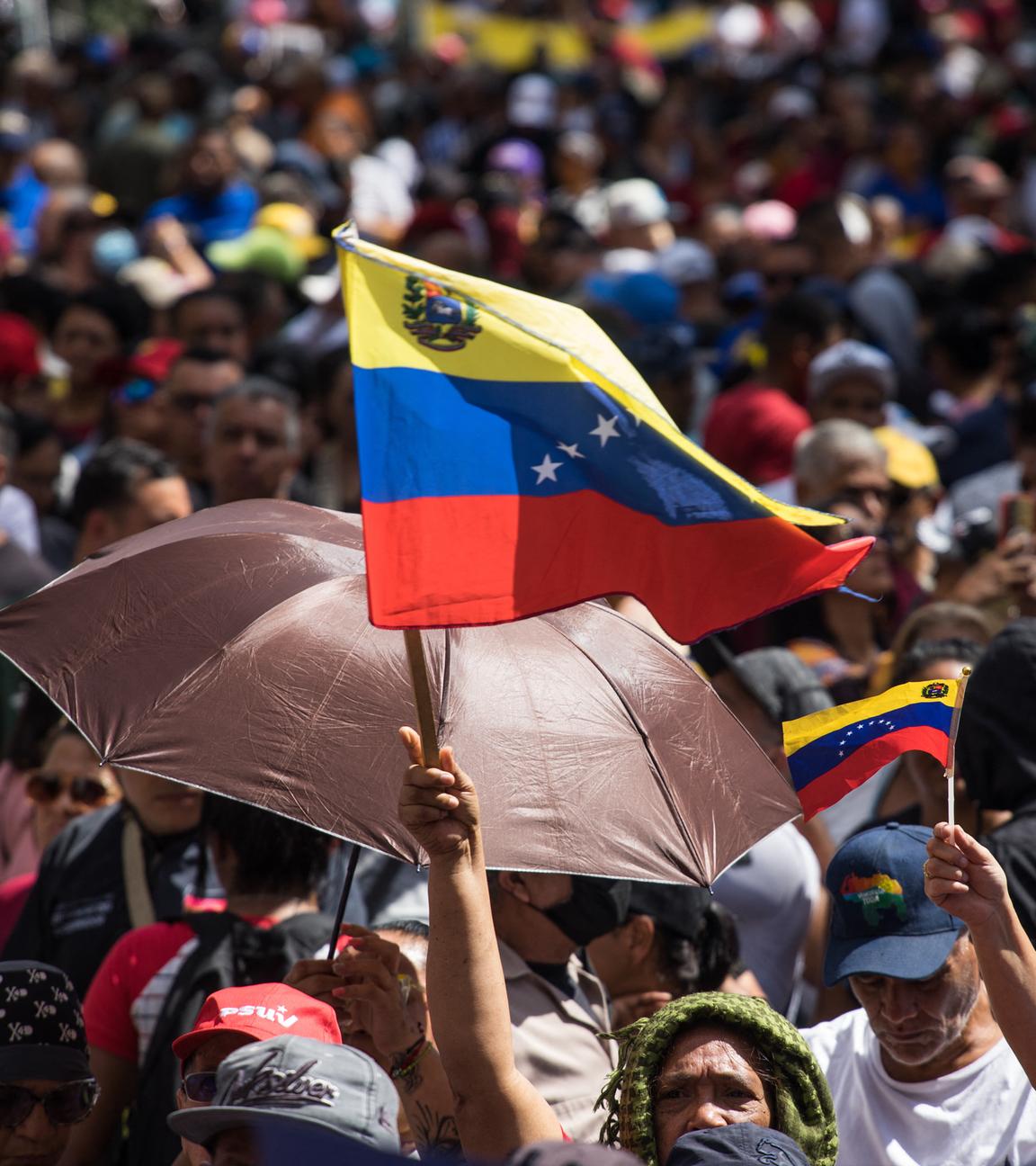 Anhänger des venezolanischen Präsidenten Nicolas Maduro demonstrieren in Caracas.