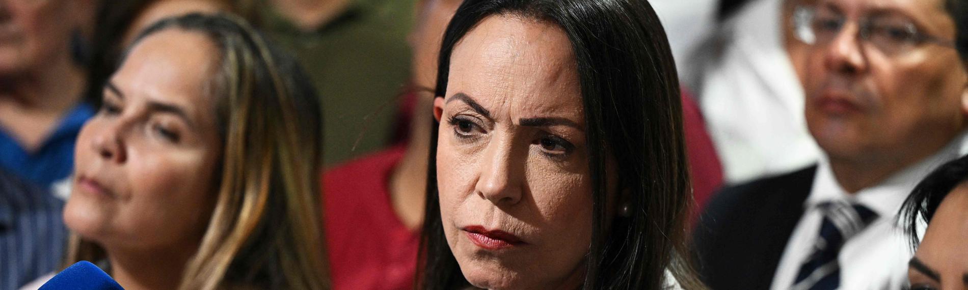 Die venezolanische Oppositionsführerin María Corina Machado spricht bei einer Pressekonferenz.