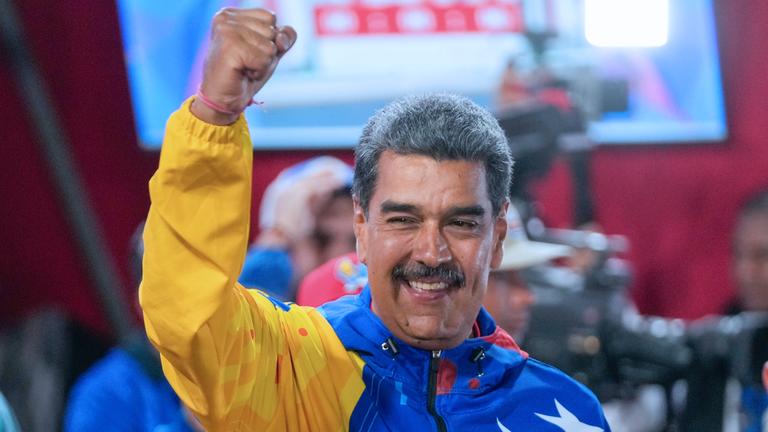 Präsident Nicolas Maduro jubelt