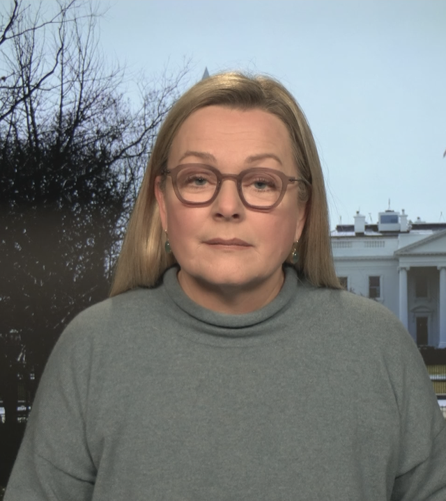 ZDF-Korrespondentin per Video aus Washington zugeschaltet. Im Hintergrund ist das weiße Haus zu sehen.