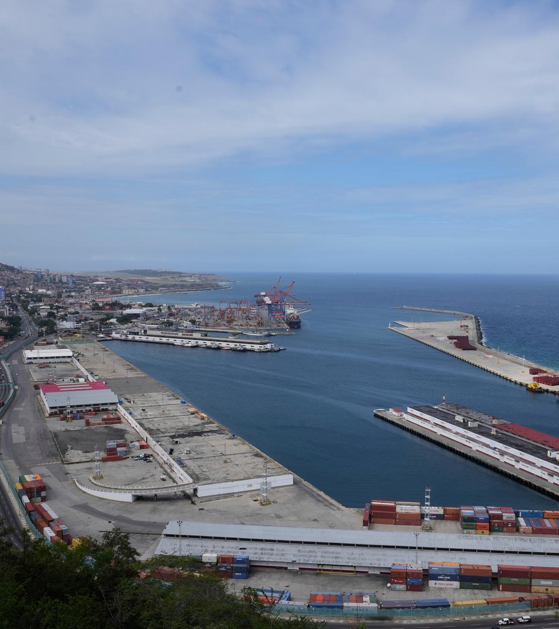 Blick auf den Seehafen vor der Küste von La Guaira.