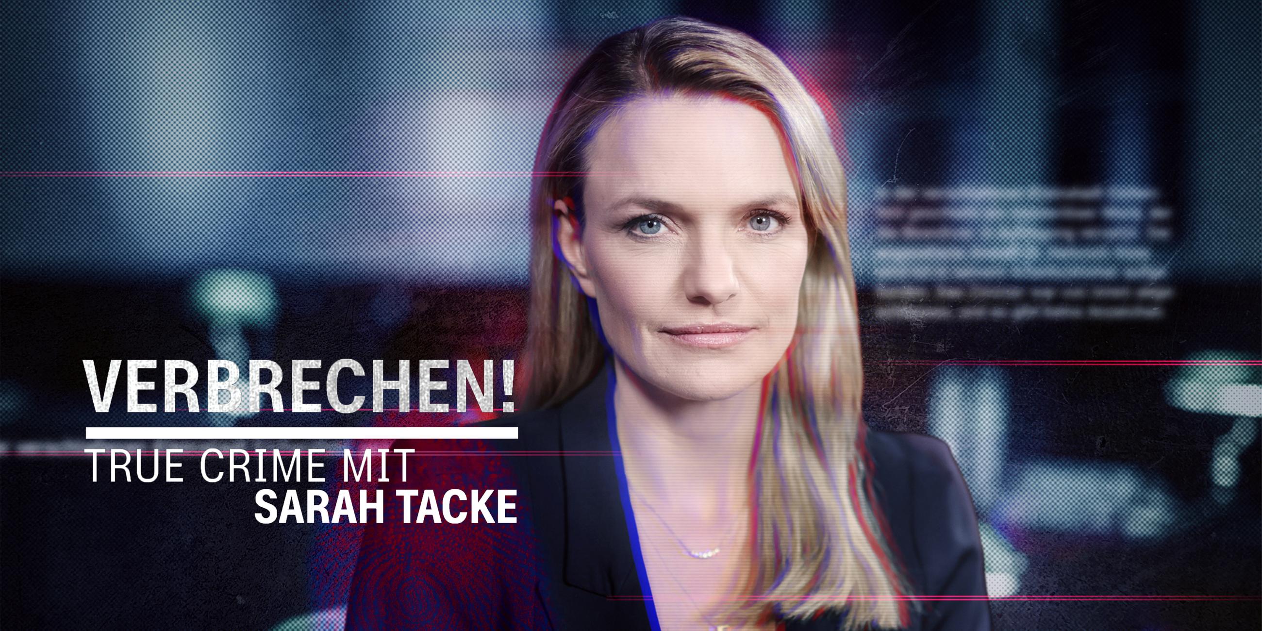 "Verbrechen! True Crime mit Sarah Tacke - Wie ticken Serienkiller?": Montage: Porträt von Sarah Tacke mit einem Insert des Sendungstitels